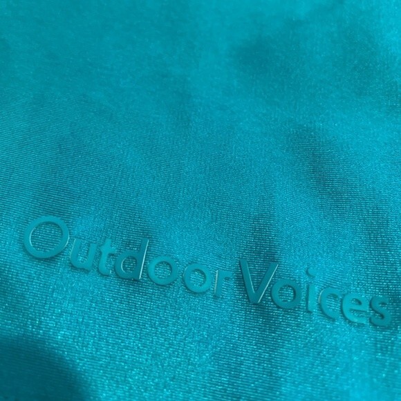 NWT Outdoor Voices Women’s Bondi Beam 4 Inch
Shiny Teal Shorts. Size XS - Picture 5 of 5